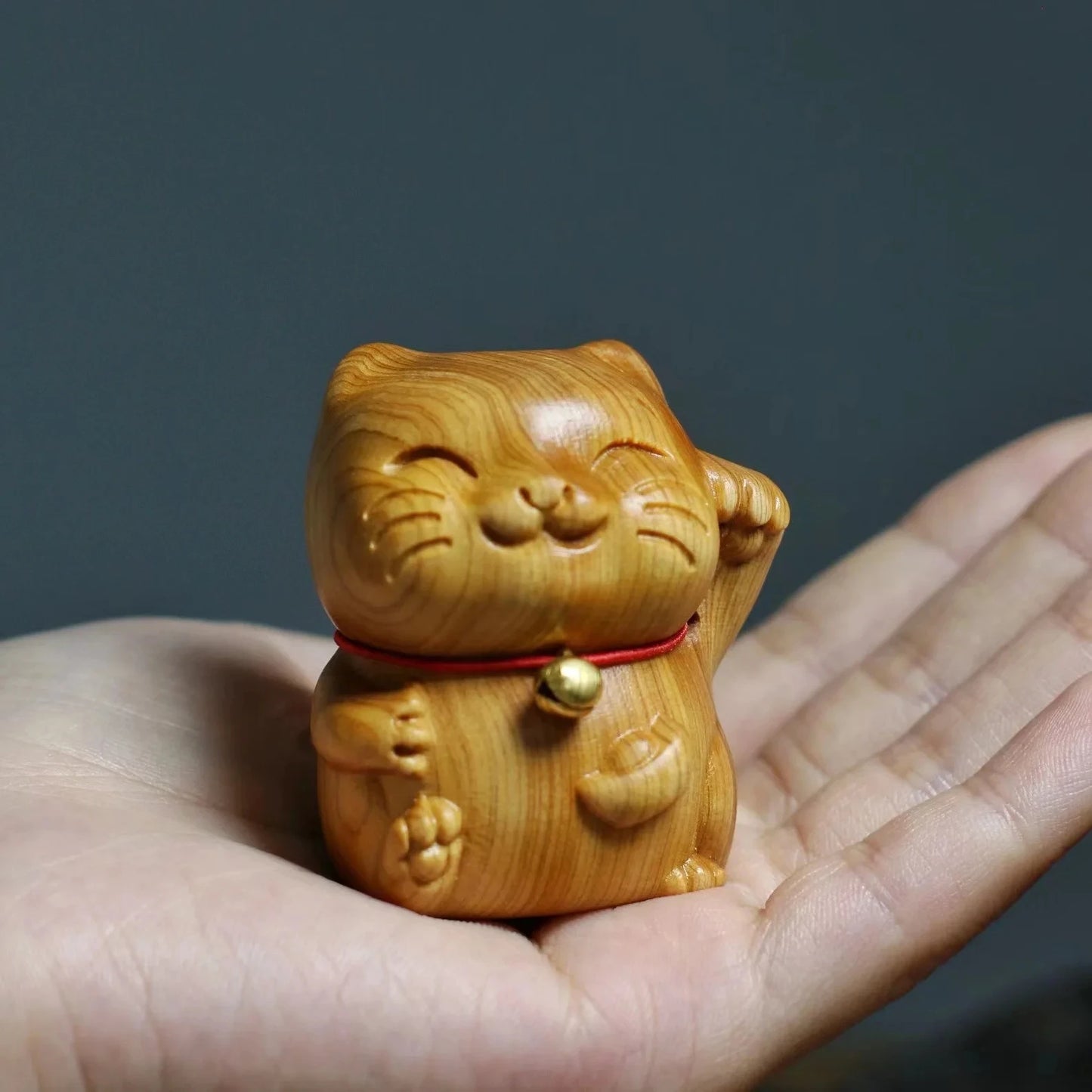 Wooden Cat Figurine [HEART MELTING]