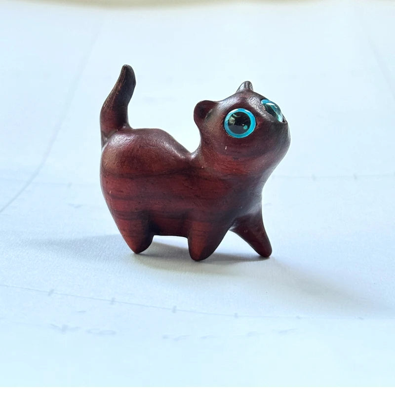 Wooden Cat Figurine [HEART MELTING]