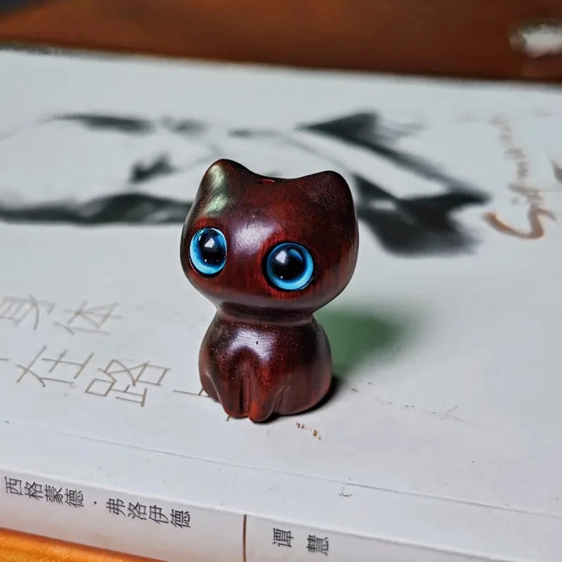 Wooden Cat Figurine [HEART MELTING]