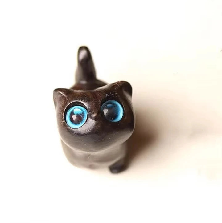 Wooden Cat Figurine [HEART MELTING]