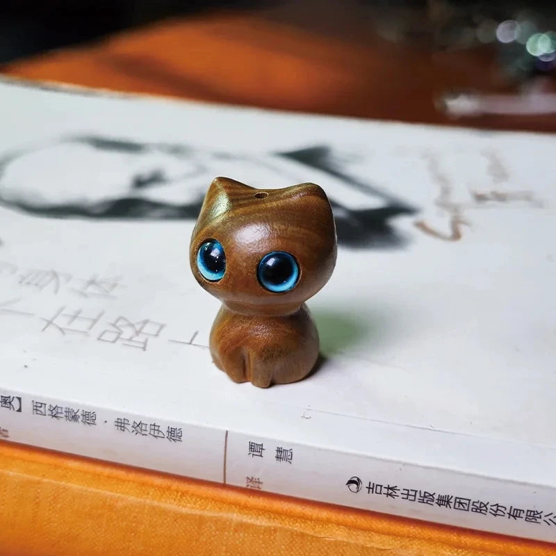 Wooden Cat Figurine [HEART MELTING]