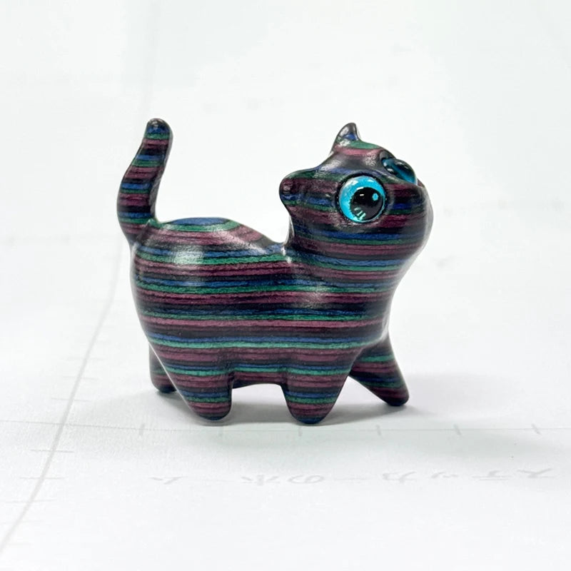 Wooden Cat Figurine [HEART MELTING]