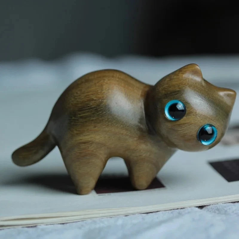 Wooden Cat Figurine [HEART MELTING]